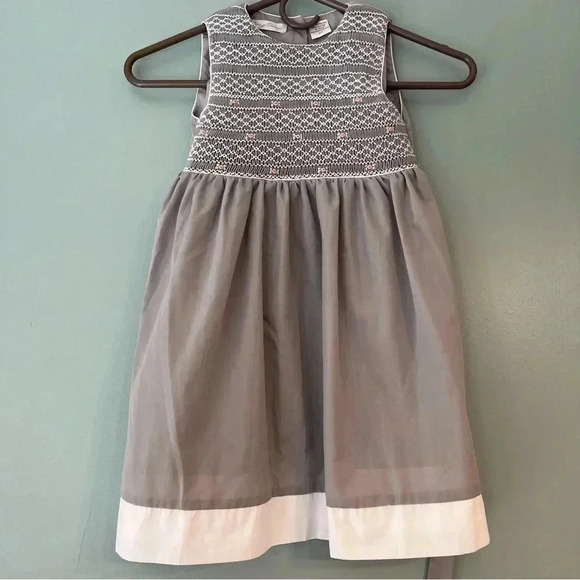 Carriage Boutique Gray Smocked Dress size 4T - Picture 1 of 4